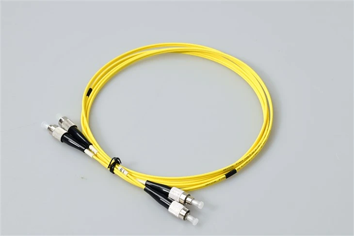 FC UPC シングルモード 9/125 シンプレックス パッチ ケーブル 2.0mm 黄色 PVC ジャケット