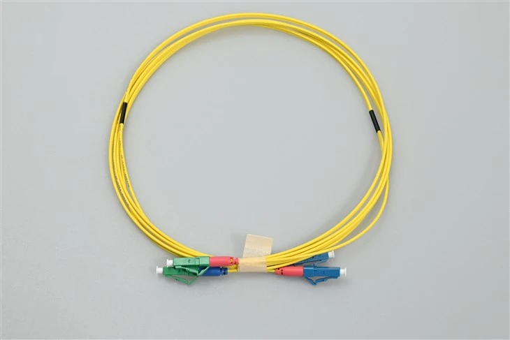 光ファイバーパッチコード Lc apc ～ LC upc デュプレックス イエロー