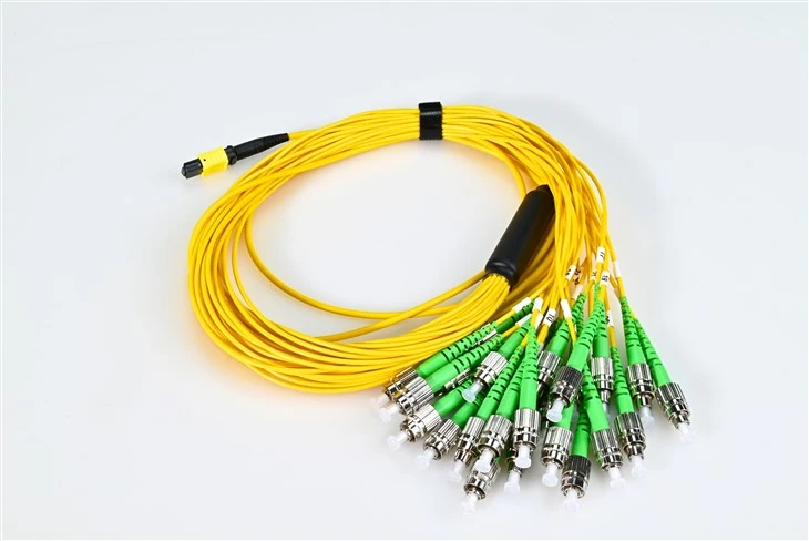 Fc Apc 3.0mm 黄色 24 コアへの光ファイバ パッチ コード Mtp
