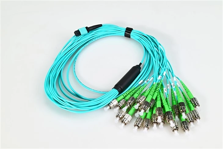 光ファイバーパッチコードMTPからFC APC 24コアOm3 3.0mm