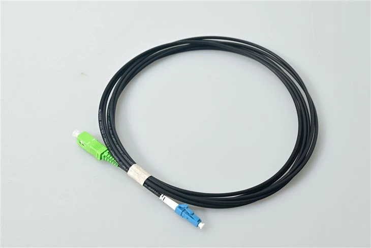 光ファイバーパッチコード SC APC TO LC UPC シンプレックス ブラック