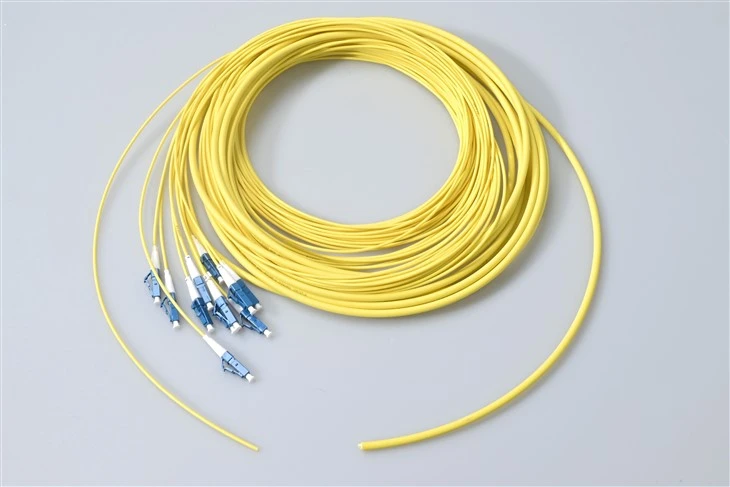 SC/UPC 12 コア光ファイバーピグテール、9/125 SM 0.9mm PVC/LSZH
